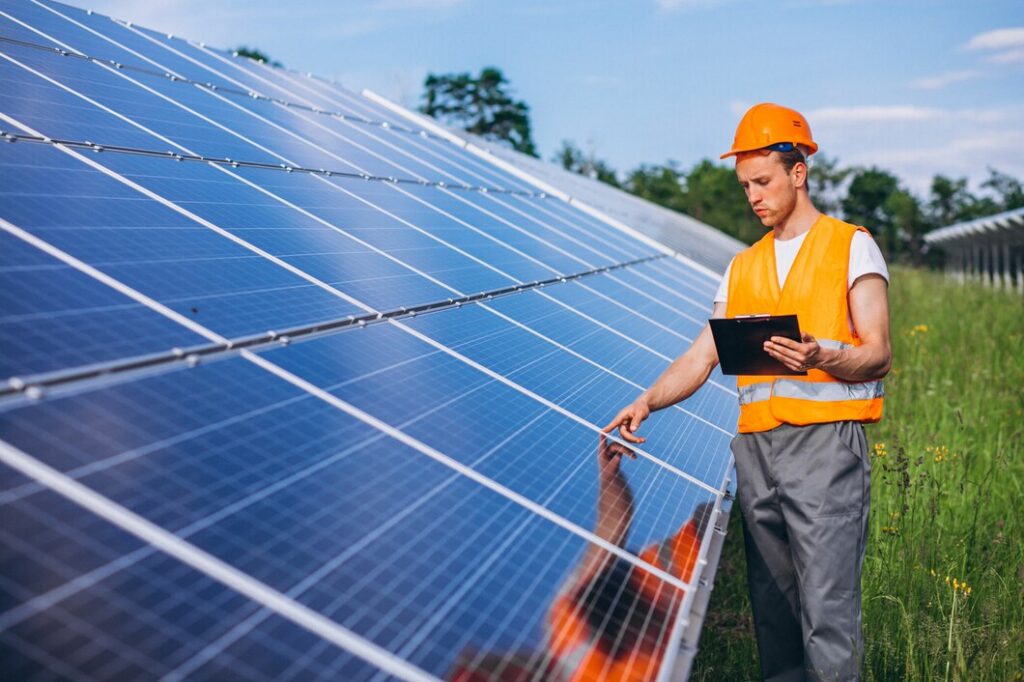 man-worker-firld-by-solar-panels_1303-15565
